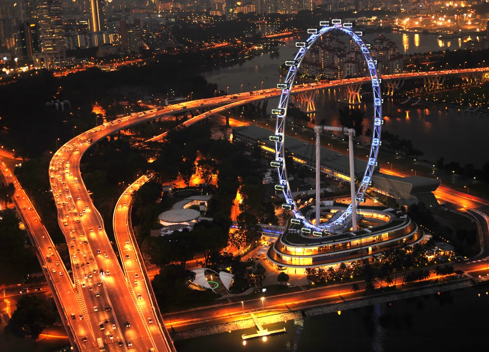 The 541-ft Singapore Flyer could be usurped by a new ferris wheel under consideration for Staten Island, New York (Photo: joyfull/Shutterstock)