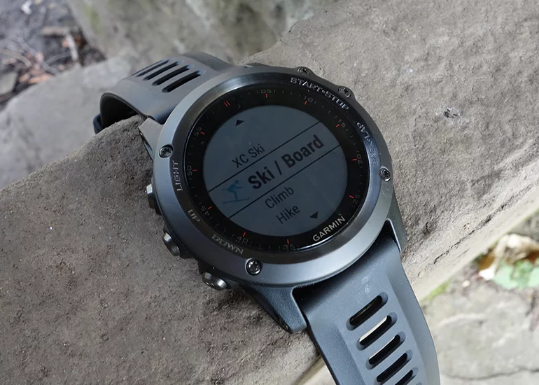 Navigation is handled via five physical buttons (Photo: David Nield/Gizmag.com)