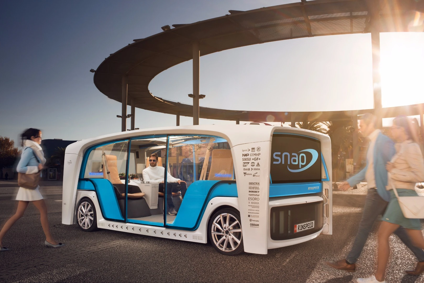 Rinspeed's Snap is a two-part electric vehicle designed to be recycled and upgraded to keep pace with fast-moving automotive technologies