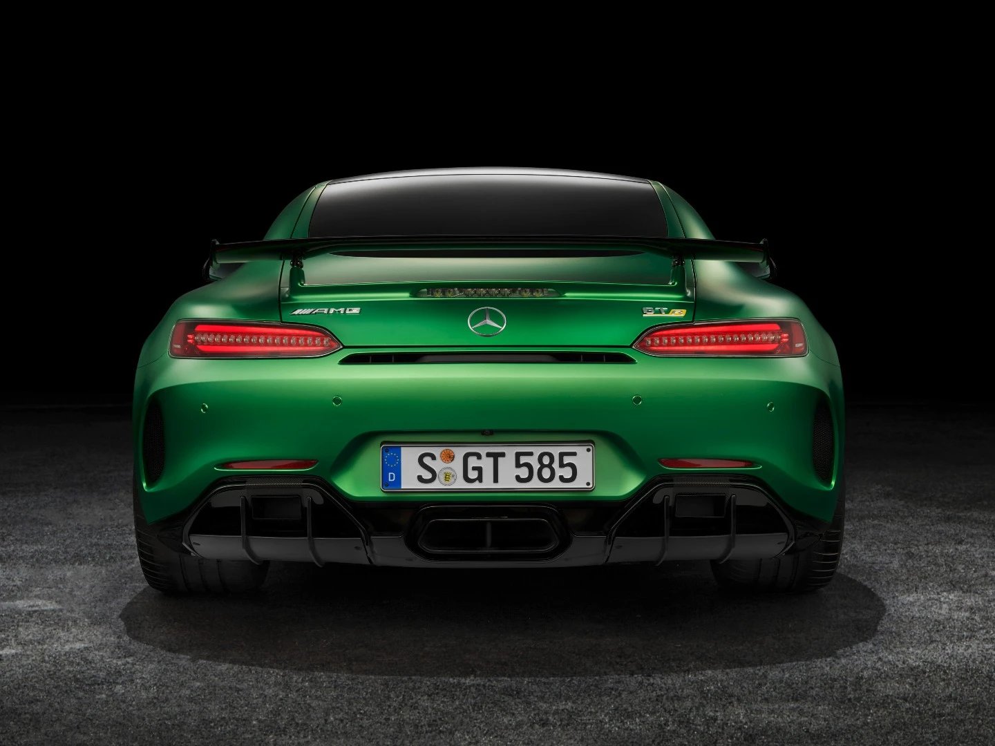 A thin air outlet does work between the taillamps