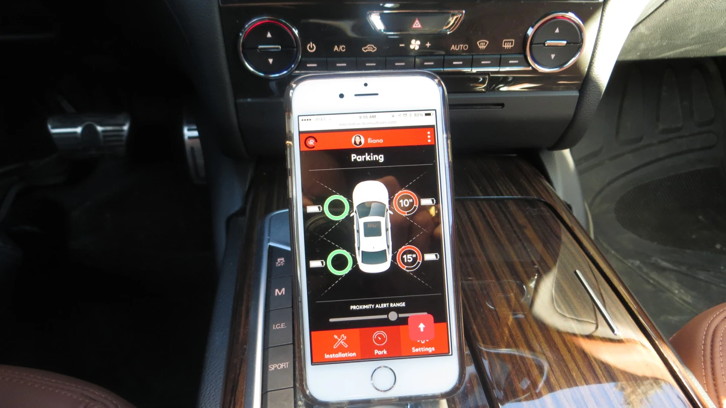 The SmartRim relays information to an iOS app, which provides alerts when a wheel gets close to an obstacle
