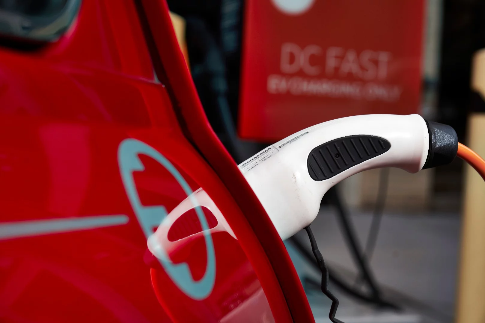 Classic Mini Electric concept: plugged in