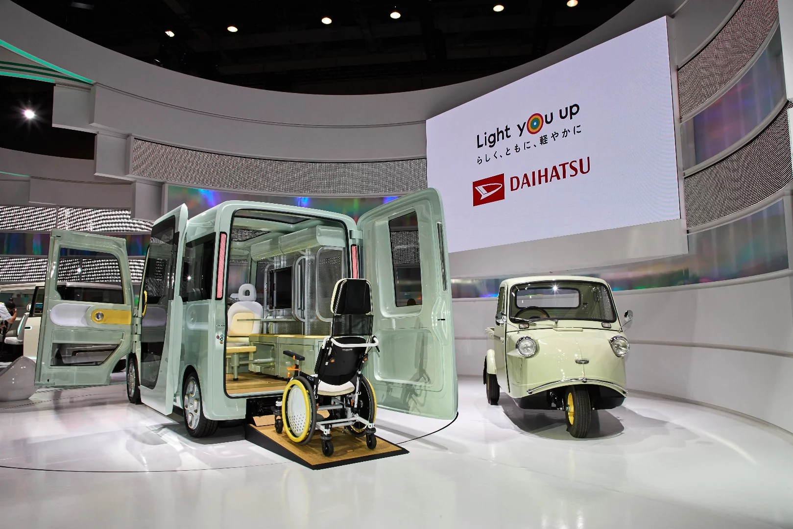 Daihatsu's DN Pro Cargo exhibition vehicle is an electric commercial vehicle that looks like it could underpin a variety of work, accessible transport and recreational vehicles. It has a flat floor and open interior designed to easily move around in