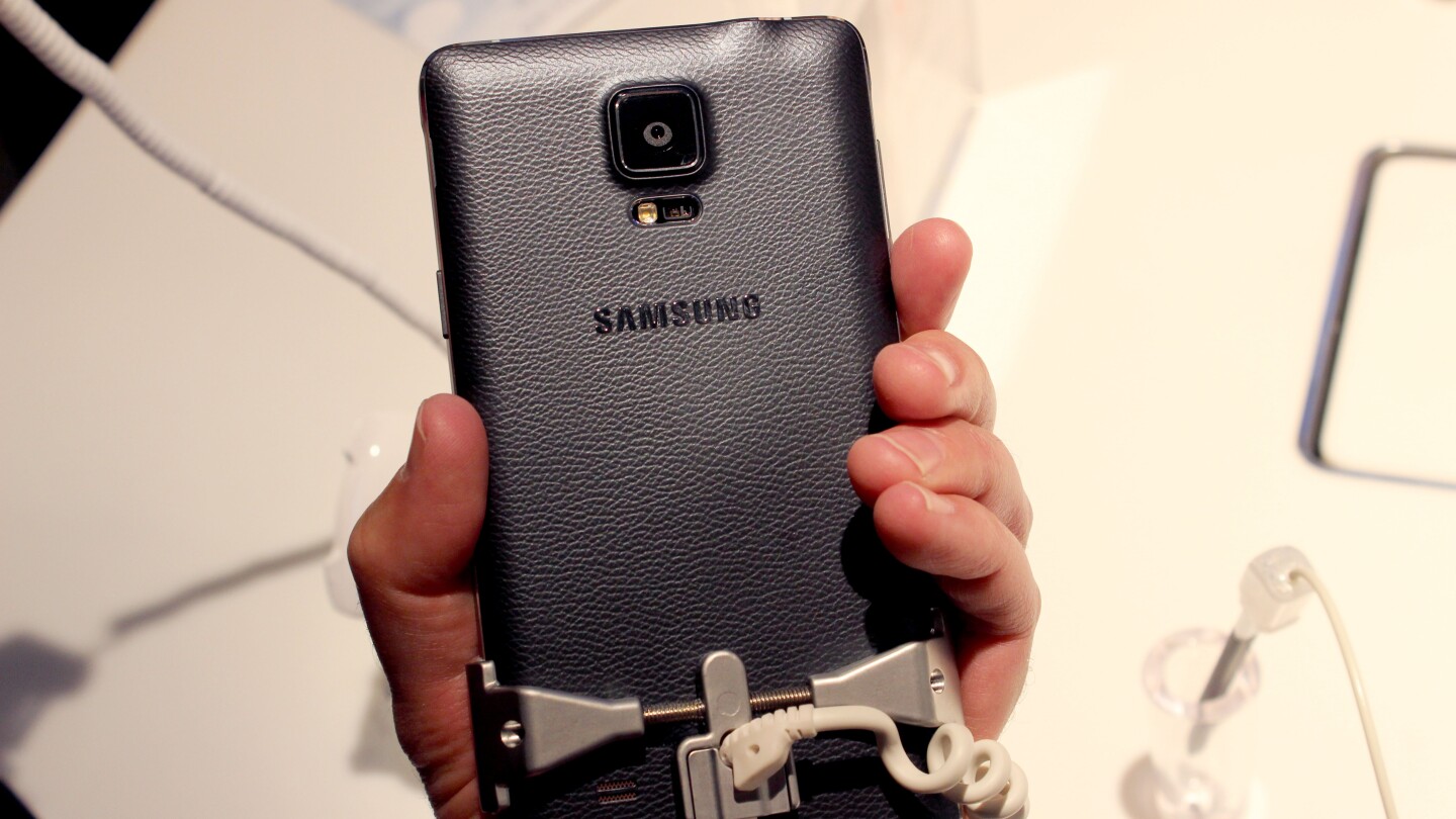 The Note 4 has a faux leather (plastic) finish, very similar to what we saw from the Note 3 (Photo: Will Shanklin/Gizmag.com)