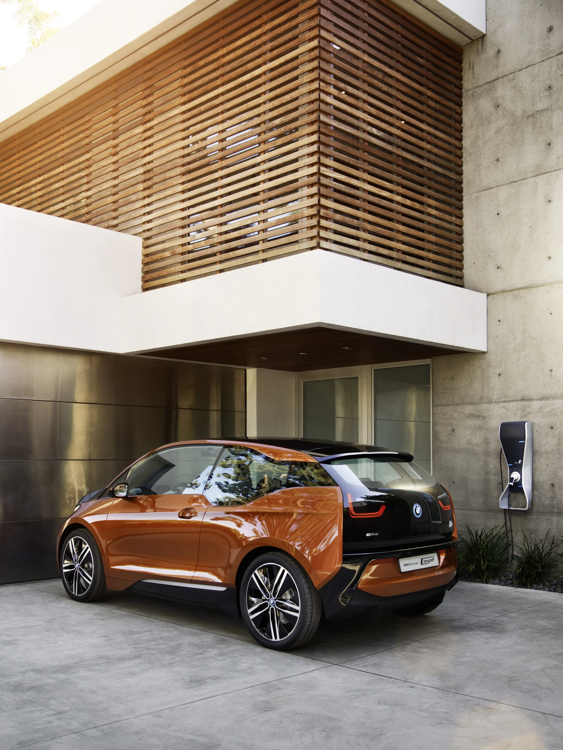 The i3's air conditioning system keeps the battery cool when charging, while a pre-heater warms the battery to optimal operating temperatures in colder climates