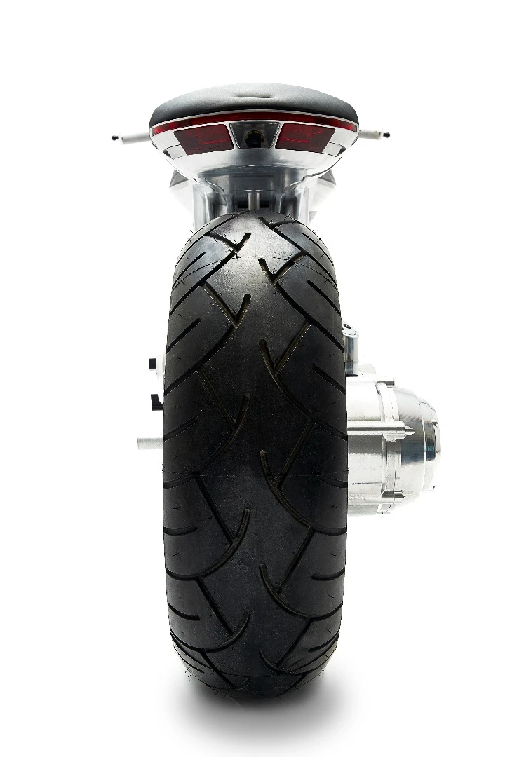 Vanguard Roadster: 240-section rear tyre