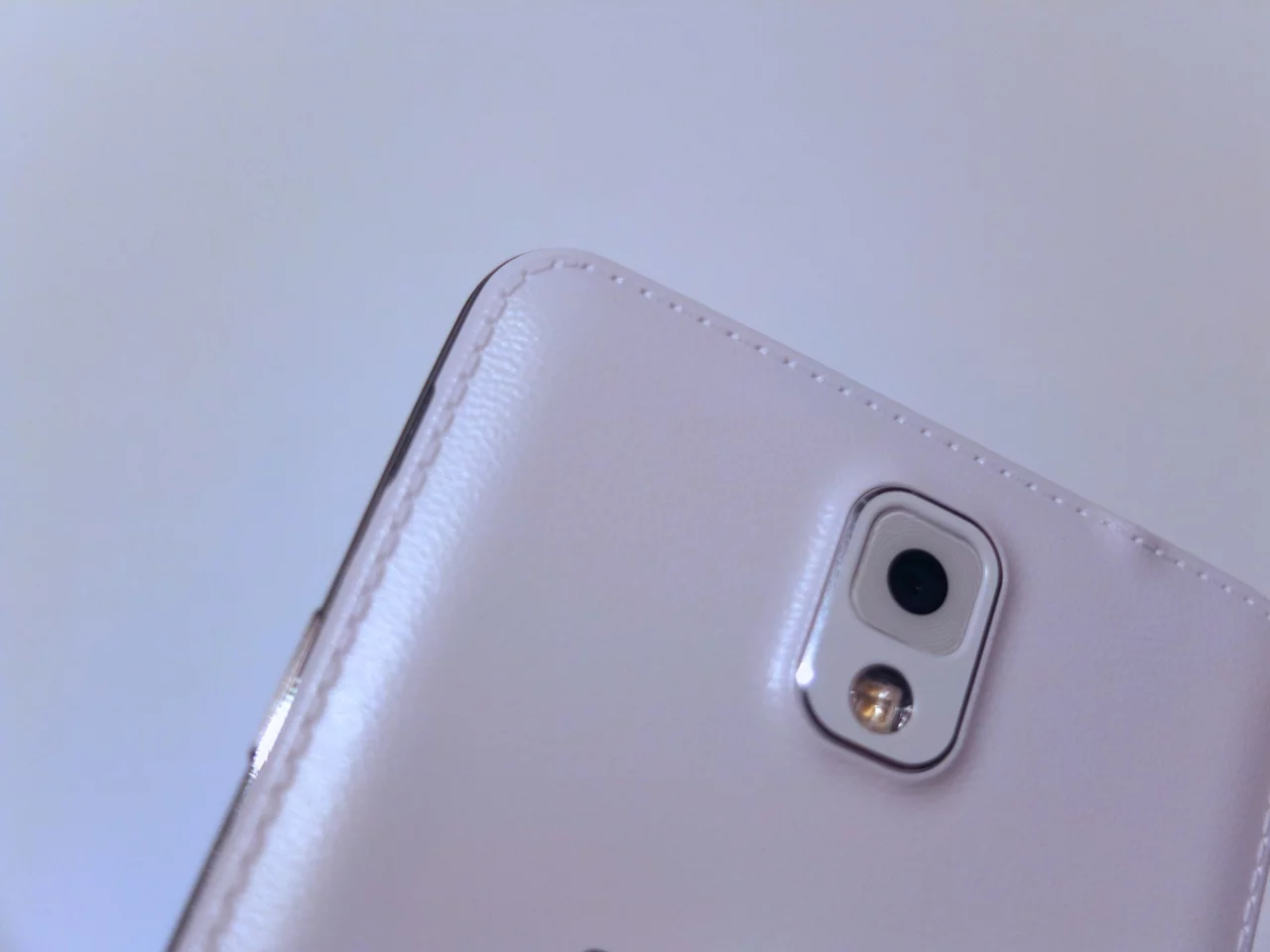 The leathery rear case lends the device a businessy feel (Photo: Gizmag)