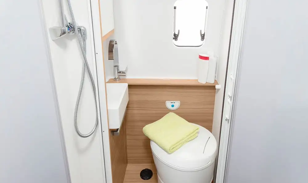 Knaus Boxdrive bathroom