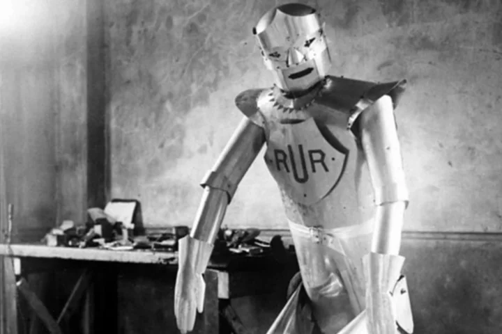 The London's Science Museum is rebuilding a much-loved robot that traveled the world back in 1928, for inclusion in their new Robots exhibition