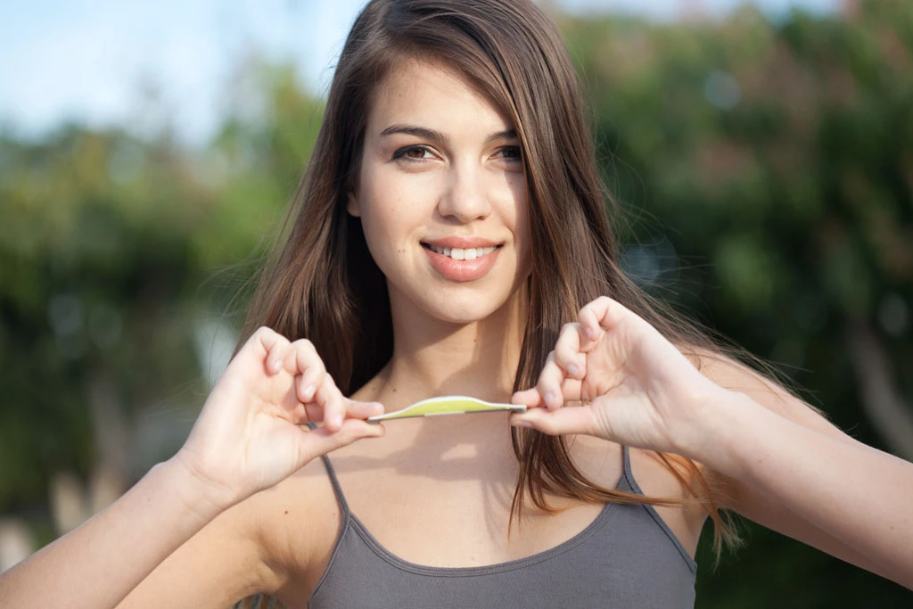 Weighing 30 g (1.1 oz) with a slim design, UpRight could comfortably be worn underneath your clothes