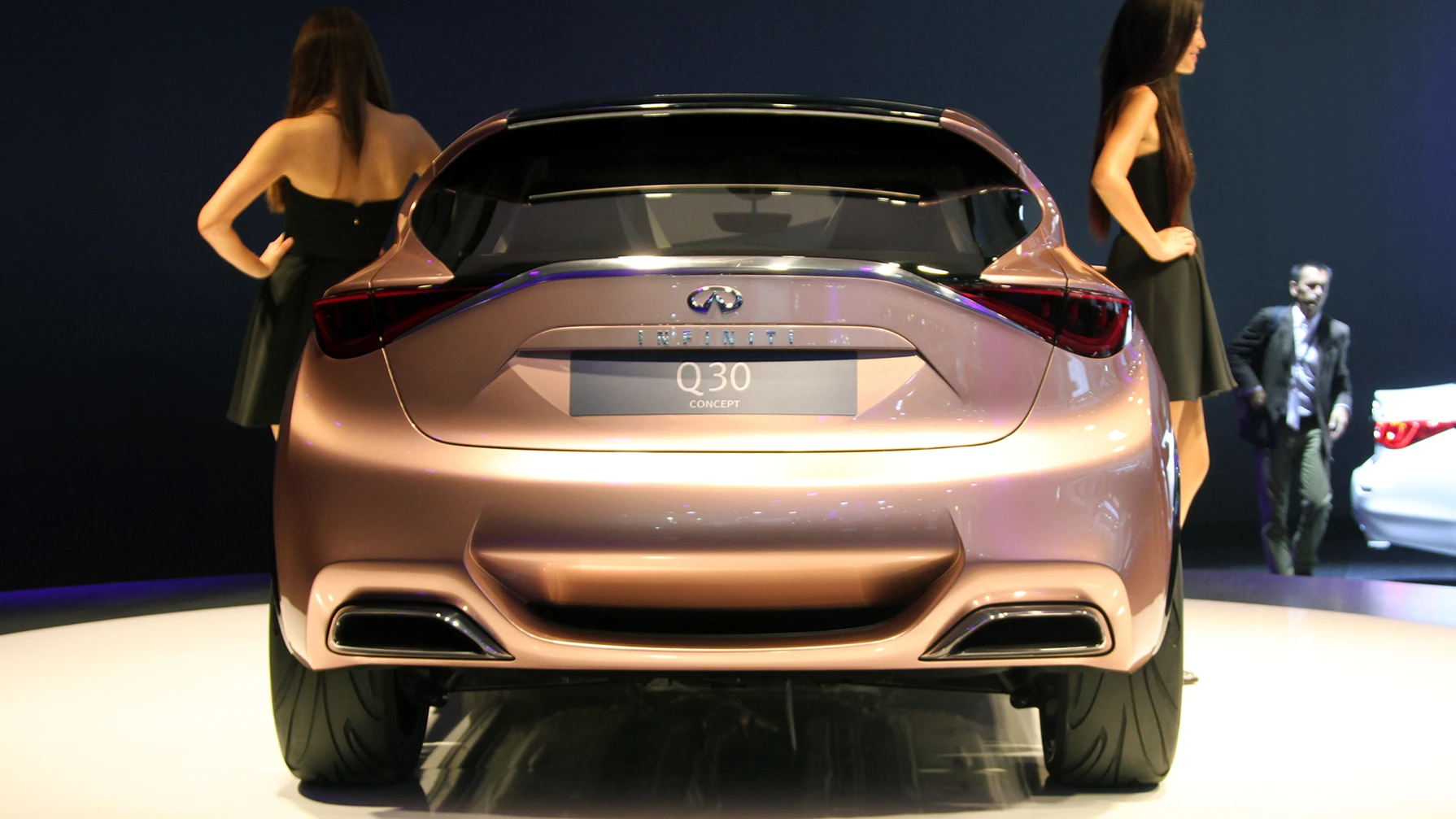 Infiniti stops short of deciding whether the Q30 is a coupe or hatchback (Photo: Gizmag)