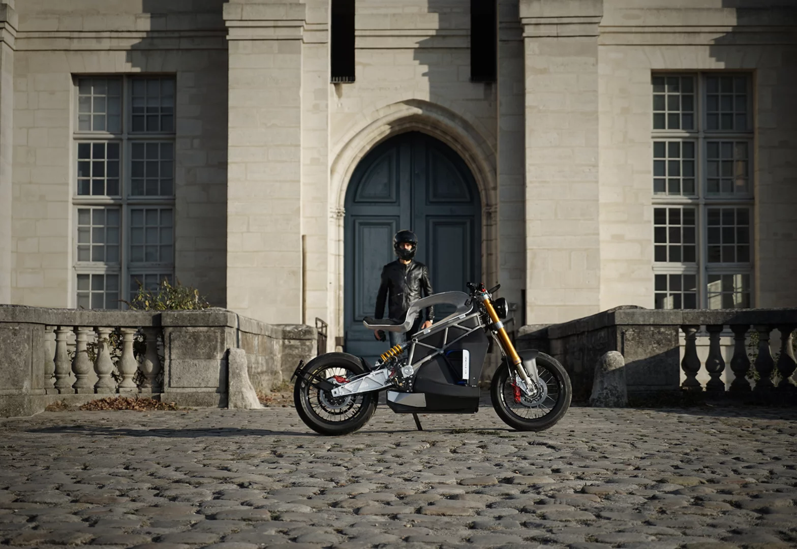 The Essence e-Raw: a two-wheeled test of valor