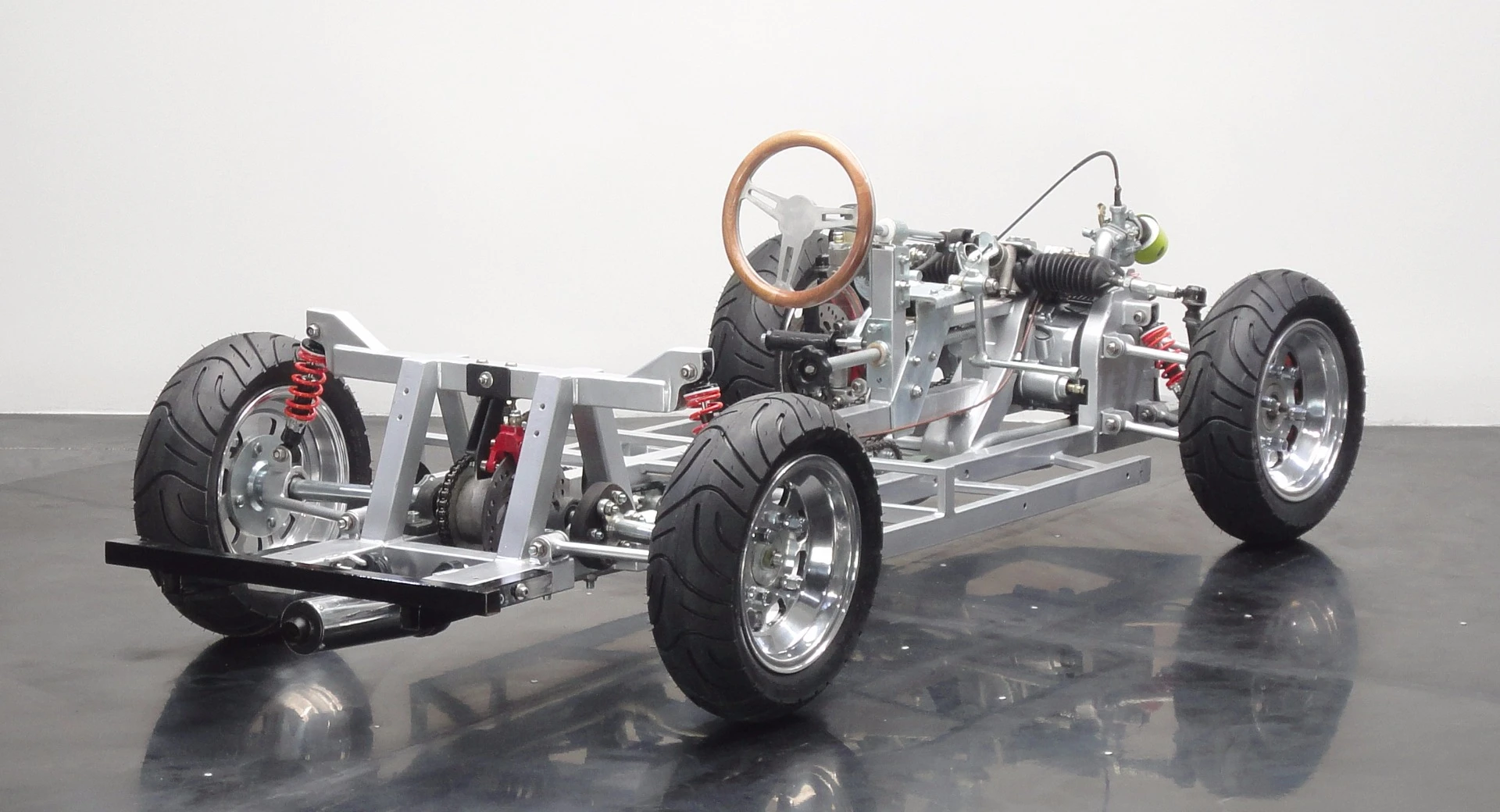 Underneath the bodywork, the Cobra 289, the 250 California Spyder, the GB Spirit and the XK120 all share a common chassis and drivetrain