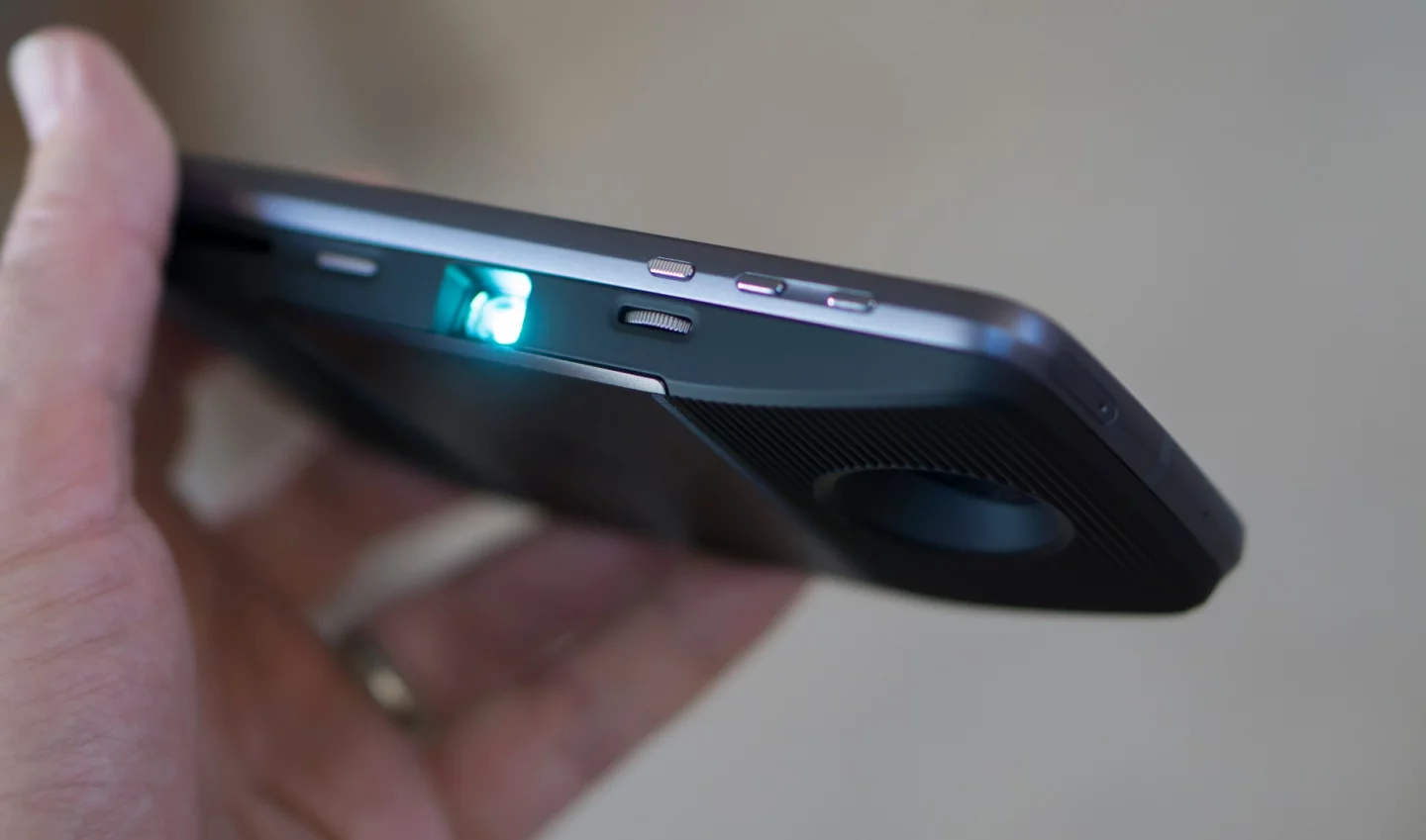 The niche Moto Insta-Share Projector mod