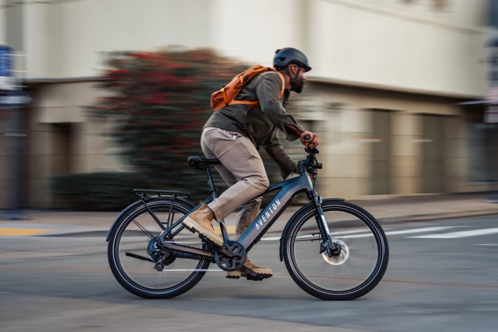 The Level 3 urban commuter is the second model to feature the Aventon Control Unit, for "unparalleled peace of mind"