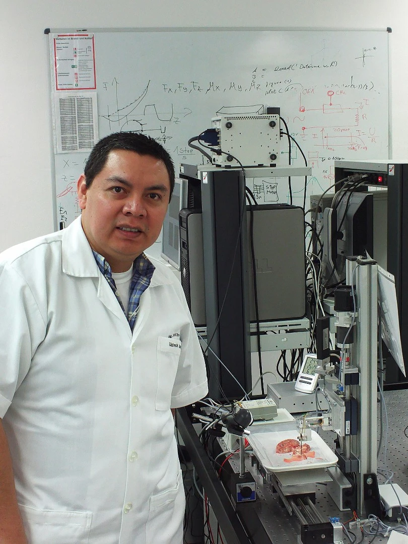 According to David Oliva, who designed the scalpel at Belgium's Free University of Brussels, it is designed specifically to tackle early stage tumors