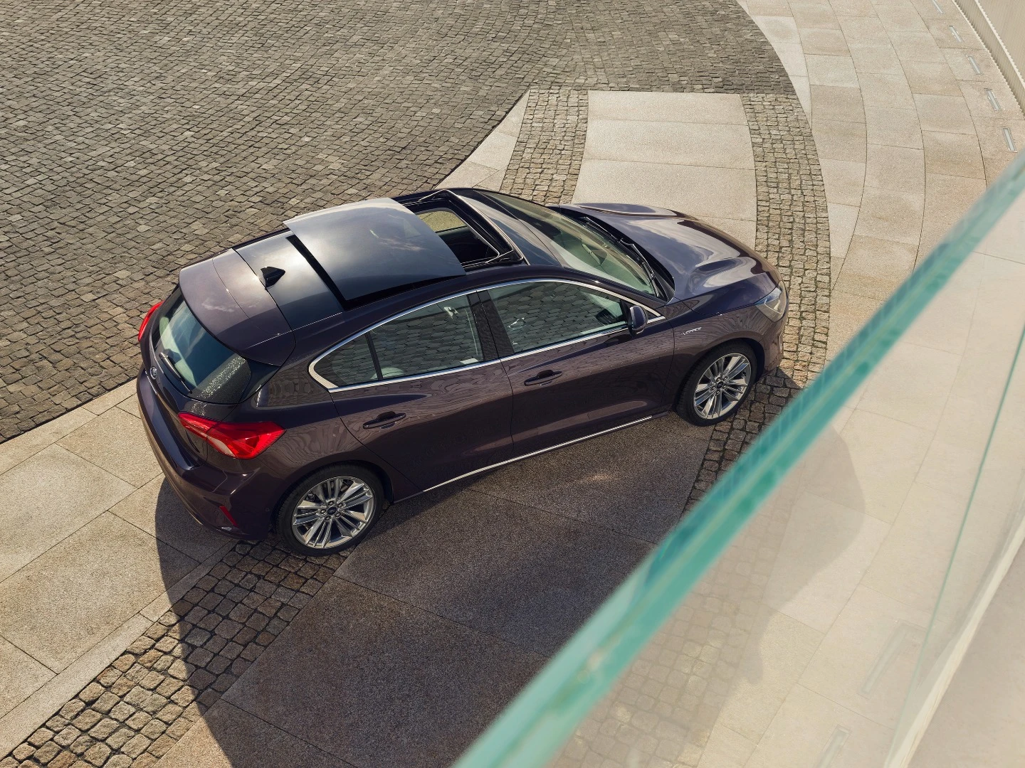 Ford Focus Vignale: optional sunroof and panoramic roof