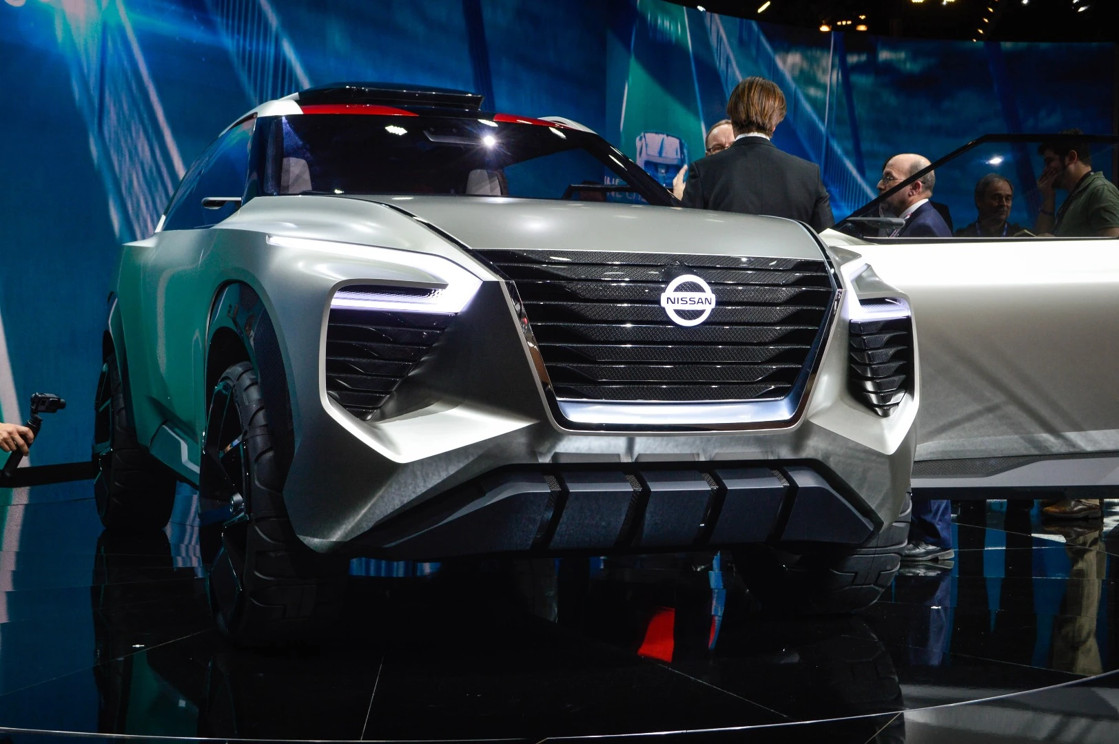 Nissan explores the future of SUVs with the Xmotion concept