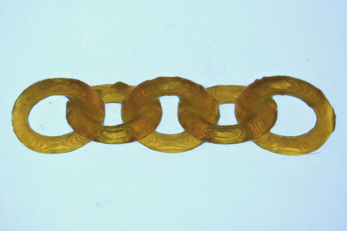 A tiny 3D-printed chain, created using the new system