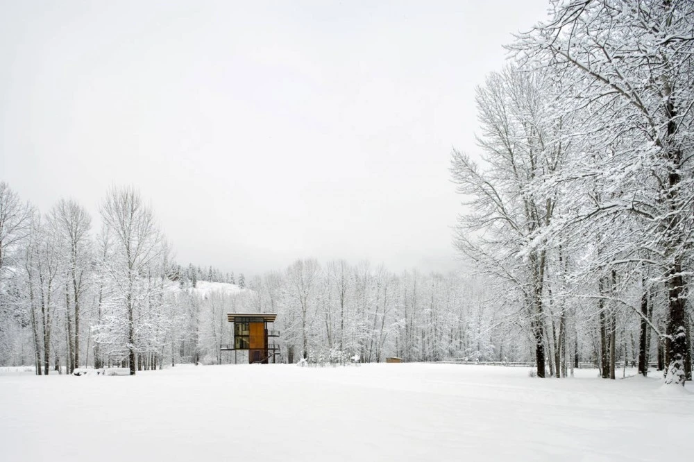 The rugged Delta Shelter endures a Washington winter (Photo: Olson Kundig Architects/Tim Bies)