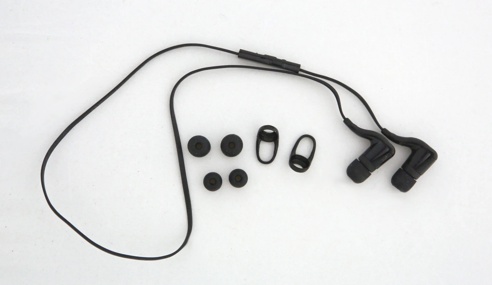The BackBeat GO kit includes a choice of three earbud sizes (Photo: Gizmag)