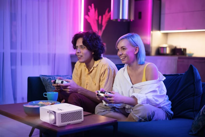 "The UHZ35 gives hardcore gamers a competitive advantage with its smooth, crystal-clear images and responsive gameplay, at every point of action from speeding down the raceway to engaging in epic battles"