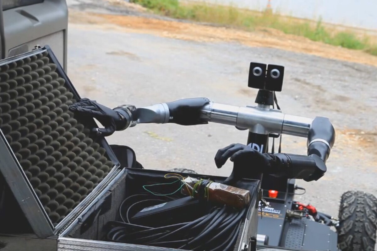 DARPA's advanced prosthetics give bomb disposal robot a delicate touch