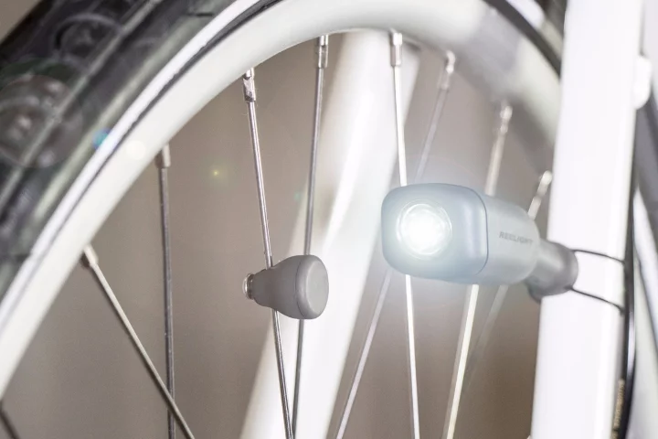 The CIO headlight and its magnet