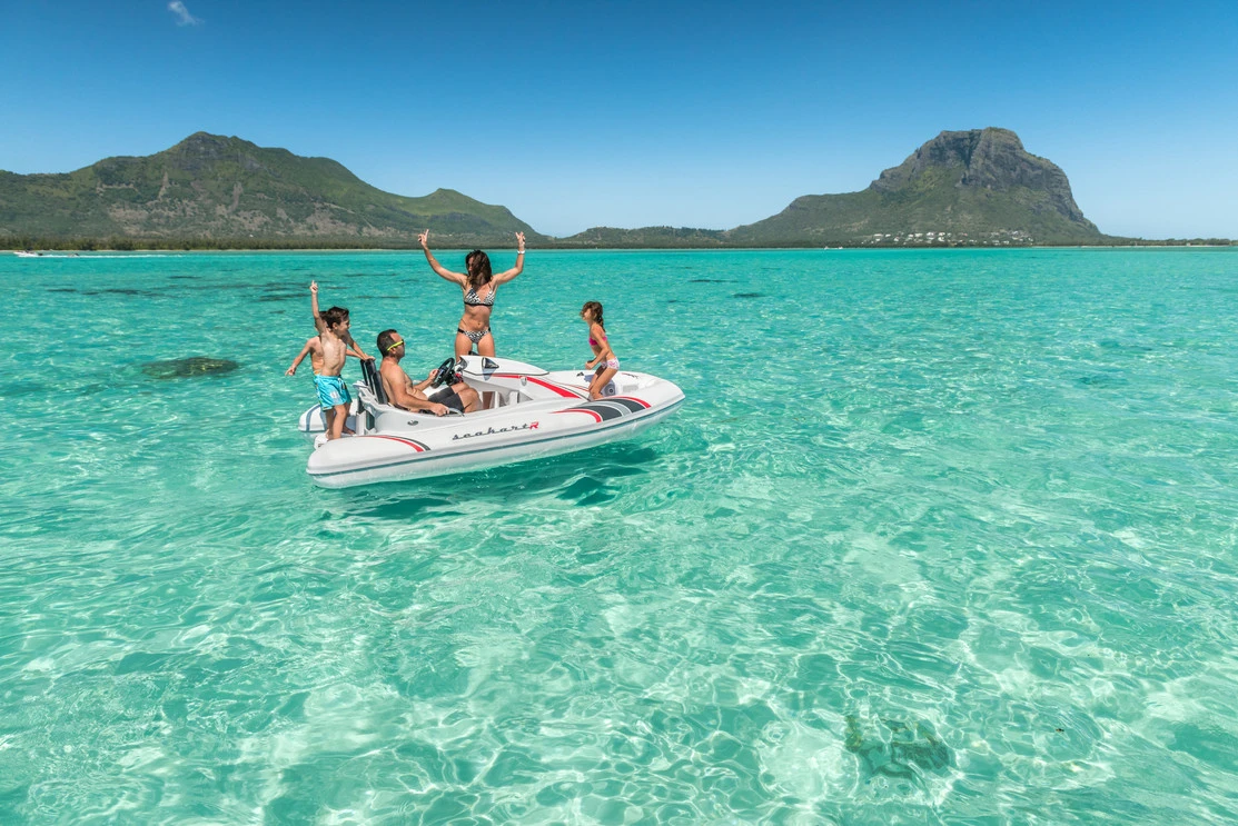 The Seakart 335 offers the versatility to cruise over shallow or deep waters