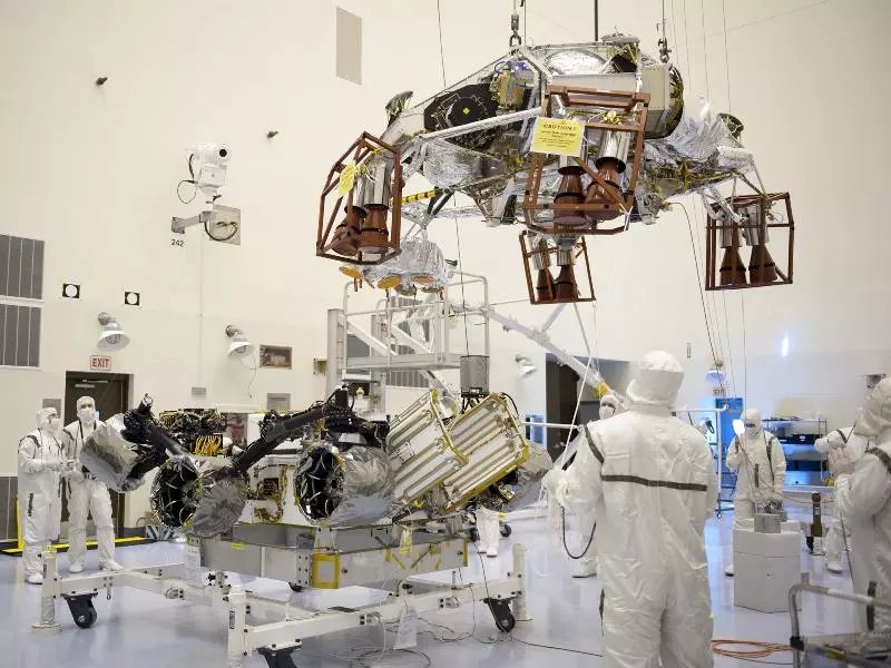 Curiosity Rover and the Descent Stage(Image: NASA)