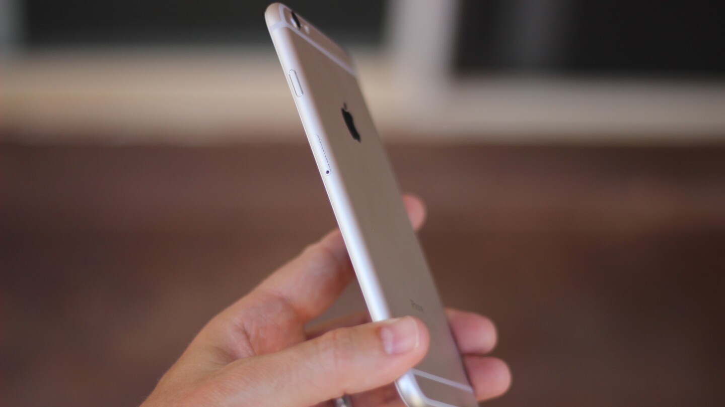 iPhone 6 Plus (Photo: Will Shanklin/Gizmag.com)