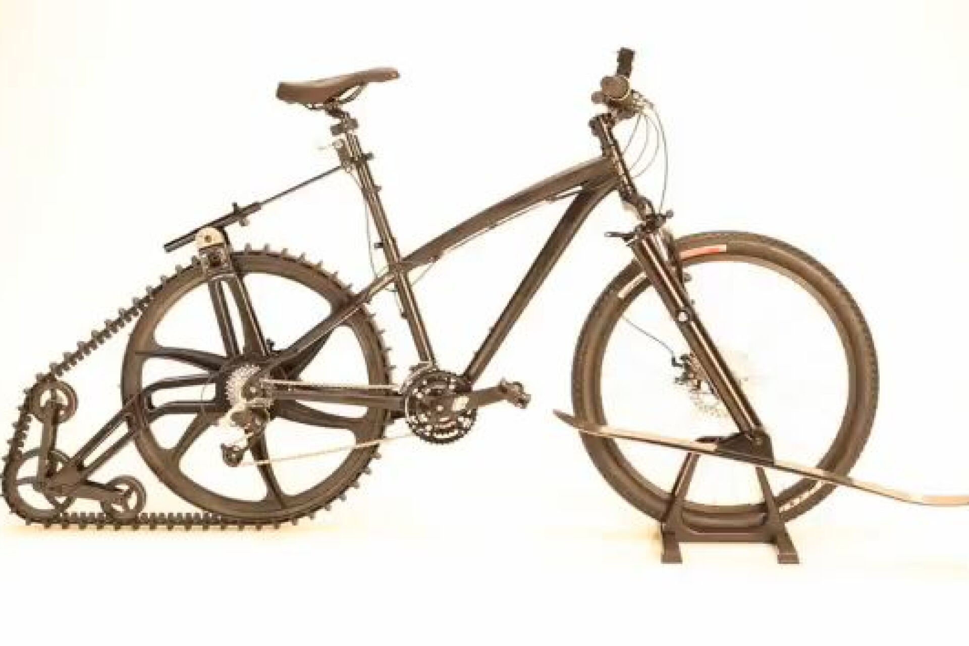 Велосипед на гусеницах. Нестандартные велосипеды. Карл дрез велосипед. Карл фон дрез велосипед. Первый изобретатель велосипеда.