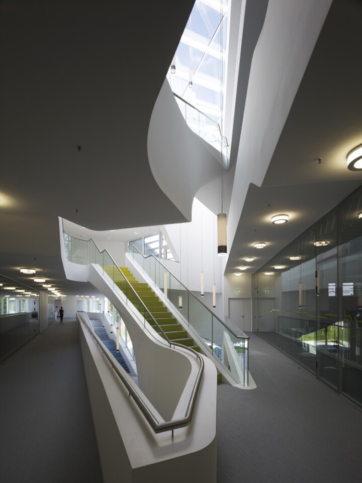 UNStudio's design has attempted to blur the traditional boundaries between work areas, breakout areas and circulation areas (Photo: Christian Richters)