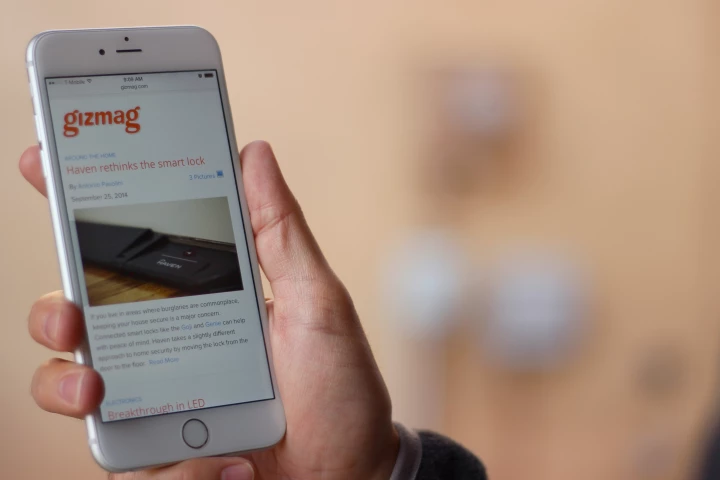 Gizmag reviews Apple's first phablet, the iPhone 6 Plus (Photo: Will Shanklin/Gizmag.com)