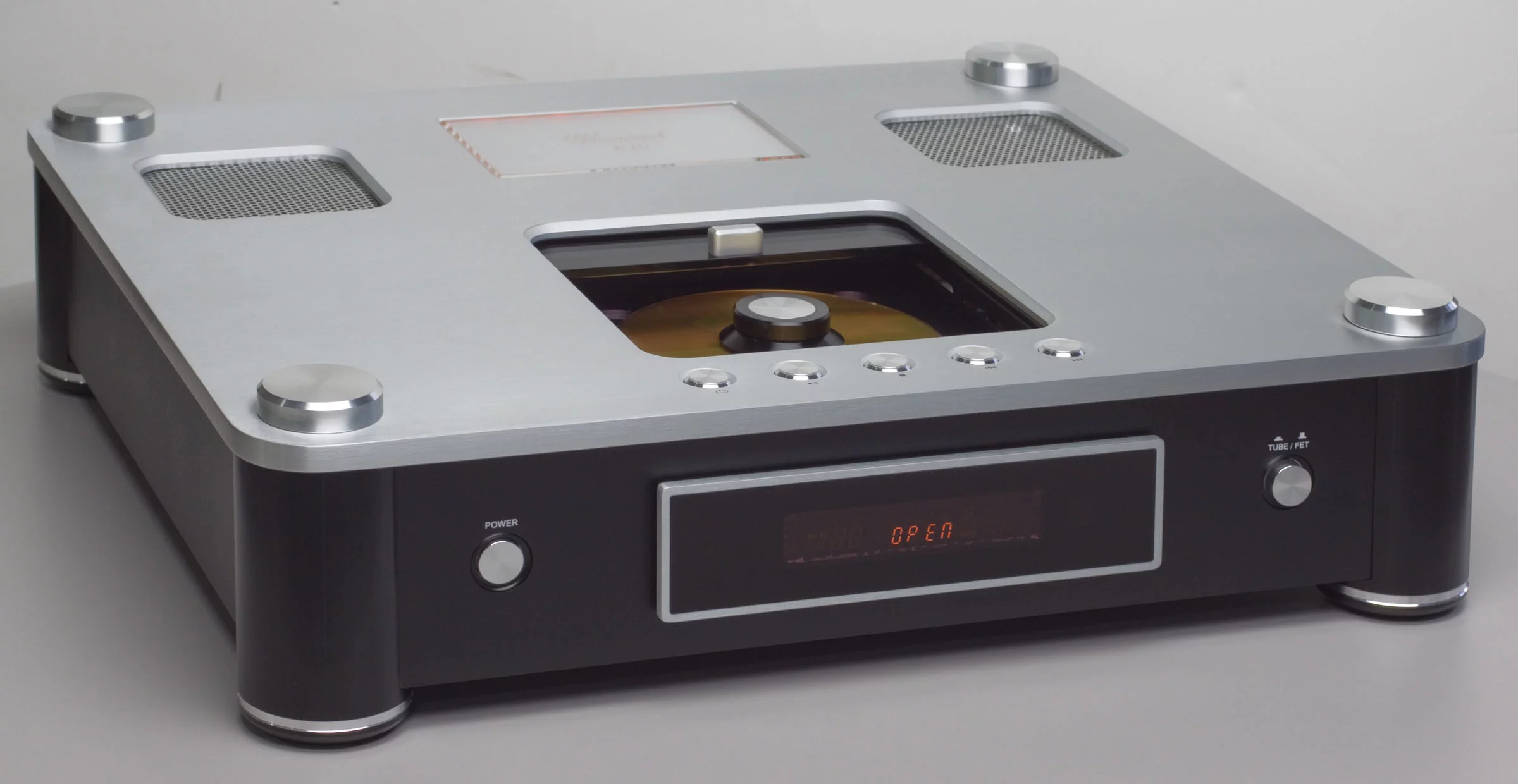 The top-loading player benefits from "state-of-the-art 24-bit/192-kHz PCN1792 DAC's (digital audio converters) with eight-times oversampling for excellent dynamics and very low jitter"