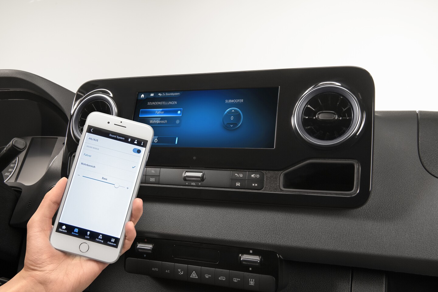 MBAC offers three ways of control: MBUX display, camper display and mobile app