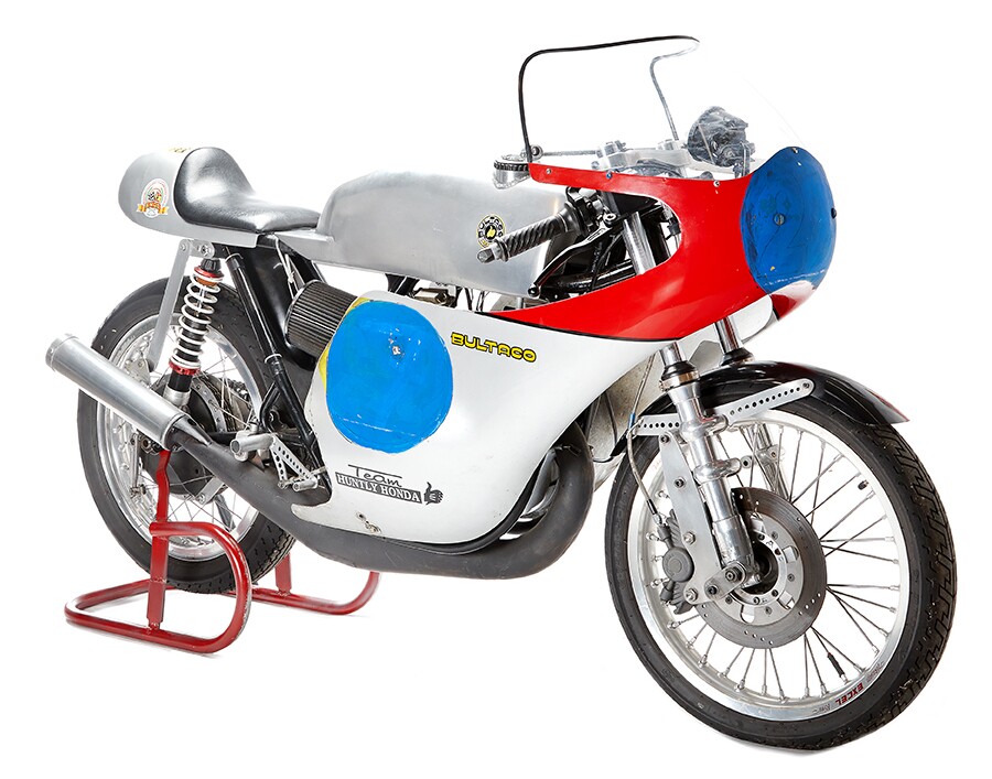 Ridden by Ginger Molloy in the initial races of the 1970 World 500cc Road Racing Championship before Molloy secured a Kawasaki H1R three-cylinder two-stroke. Ultimately, Molloy finished second to Giacomo Agostini in the 1970 World Championship 500cc class with 62 points. An FIM medal will go with this 1969 Bultaco TSS 360. Estimate: NZD$75,000 to $85,000 (US$47,500 - $54,000)