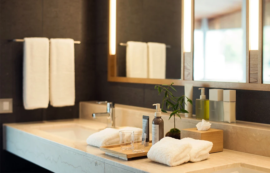 Master ensuite of the Guntu cabin