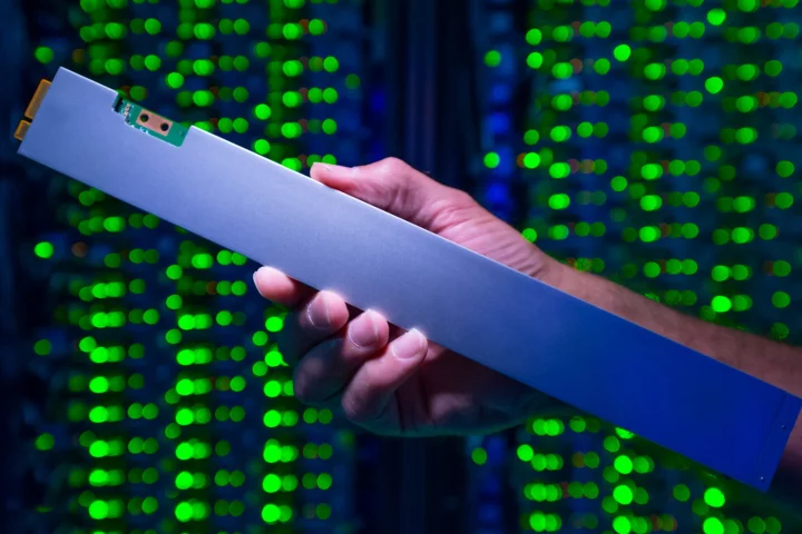 Intel has unveiled the P4500, the world's densest SSD that crams 32 TB into a 12-inch "ruler" form factor