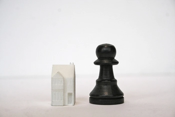 The Pawn becomes a typical London terraced house (Photo: Skyline Chess)