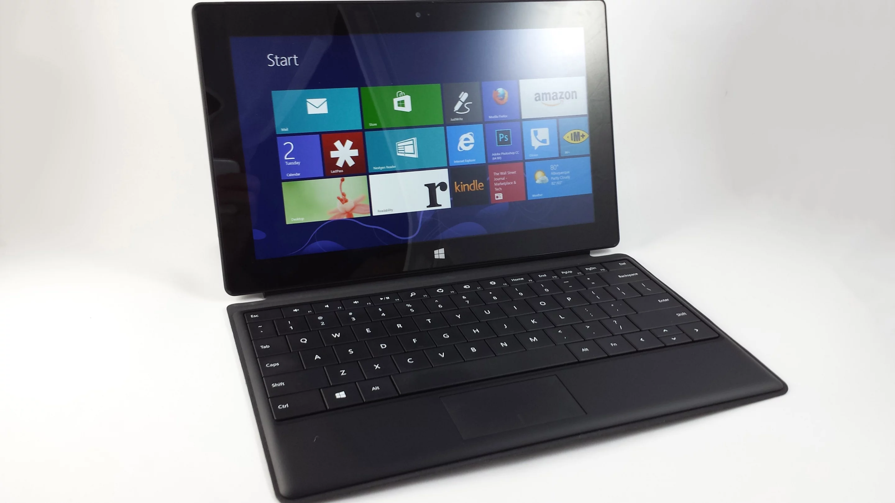 Gizmag reviews the Microsoft Surface Pro that combines the power of a laptop with the form-factor of a tablet.