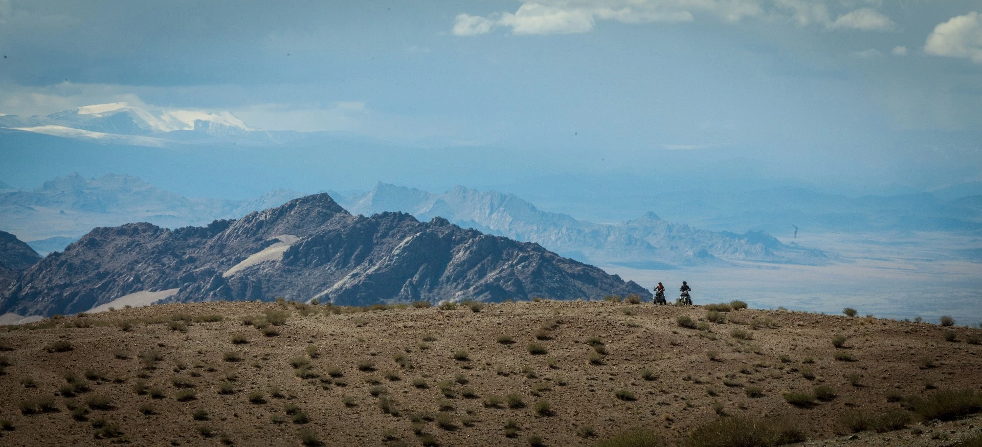Emily Hewitt and Chris Auld, desert between Khovd and Hotgorhag, with the Altai mountains in the distance
