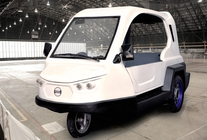 There are actually two versions of the Salamander – a gas/hydrogen model, and one that's fully electric