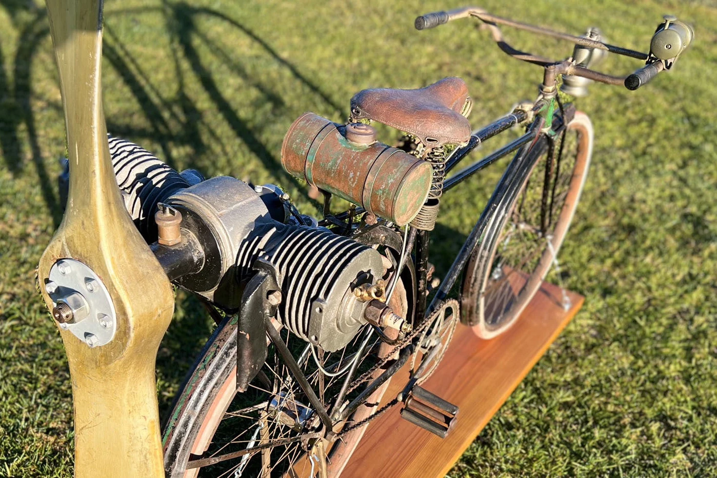 This is a 1914 Excelsior 28” bicycle fitted with the twin-cylinder Aerothrust engine driving a 40-inch propeller