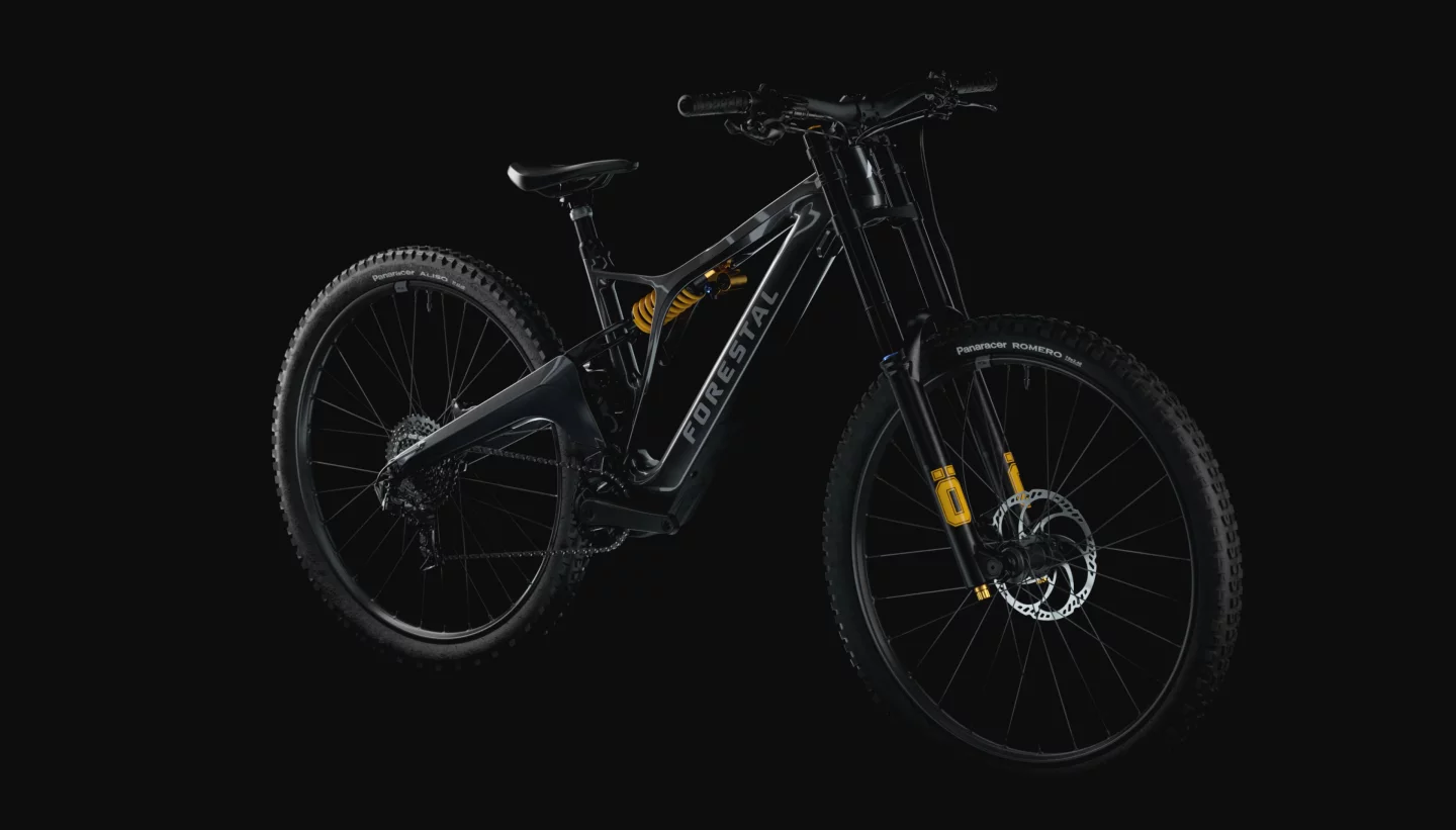 The Hydra is a flat-out downhill track blaster with full-length forks and a coil shock