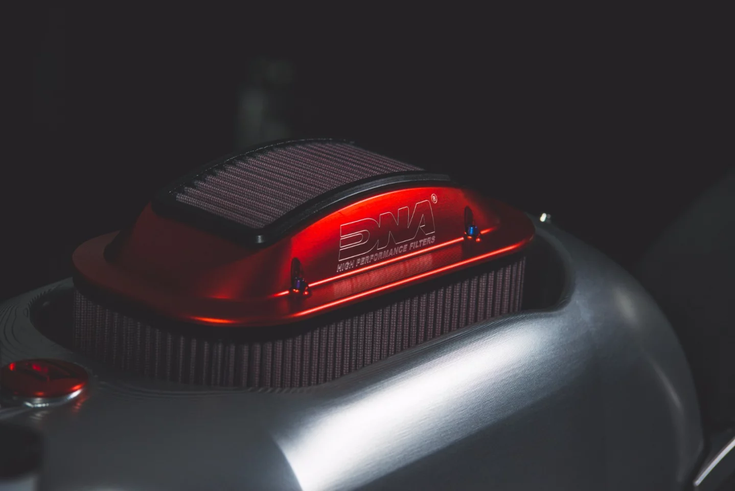 The custom fuel tank of the DNA Filters DCR-017 incorporates a hollow section to accommodate the air filter