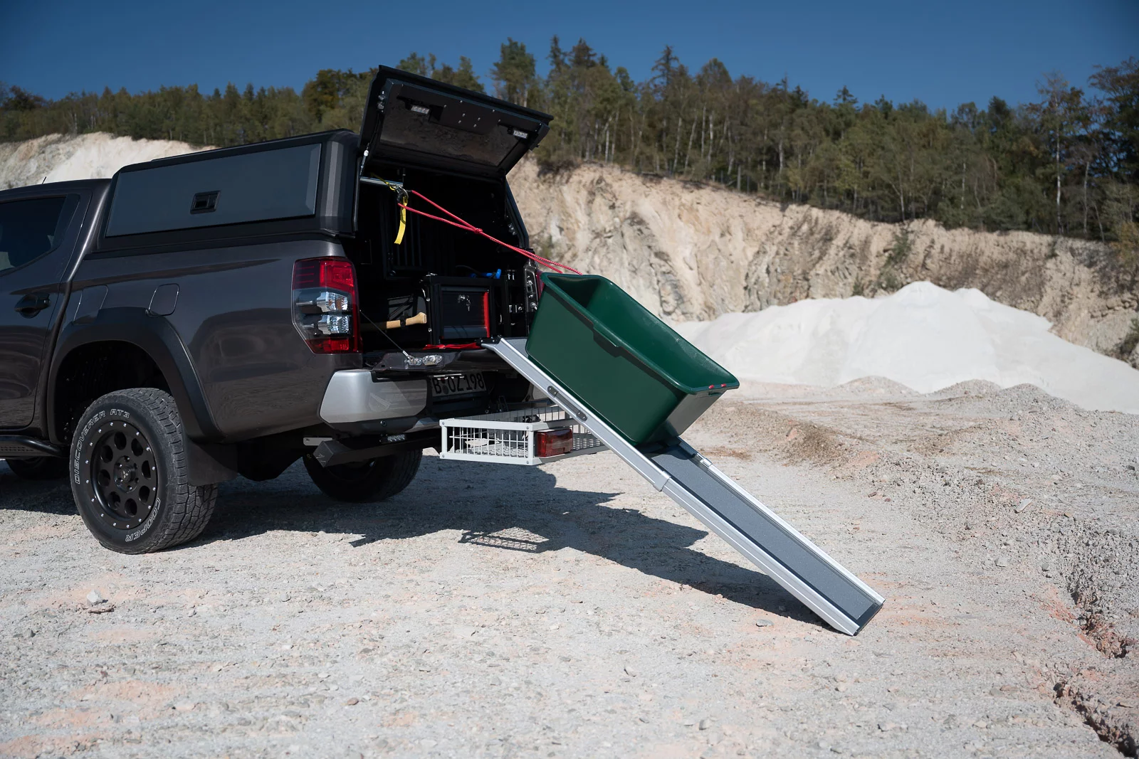 Game tub and load ramp