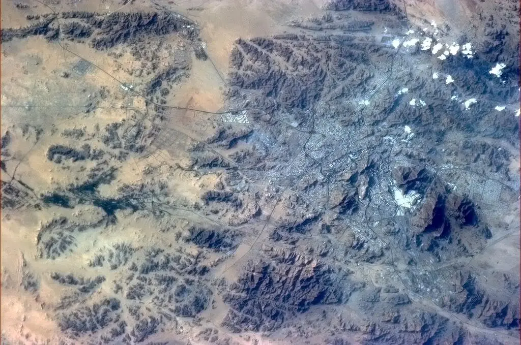 Hadfield: "Mecca, home to both 3 million and more than billion of us simultaneously" (Photo: Chris Hadfield/NASA)