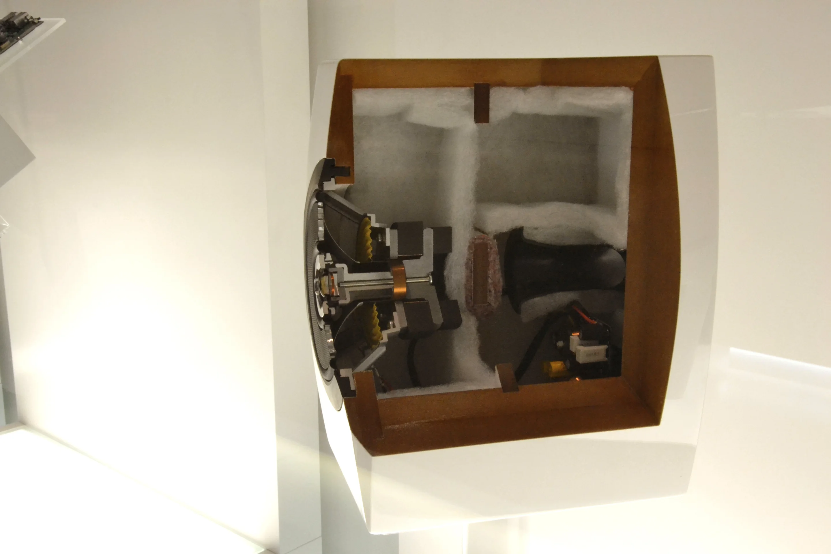Cutaway of an SB-C700 speaker (Photo: Paul Ridden/Gizmag)