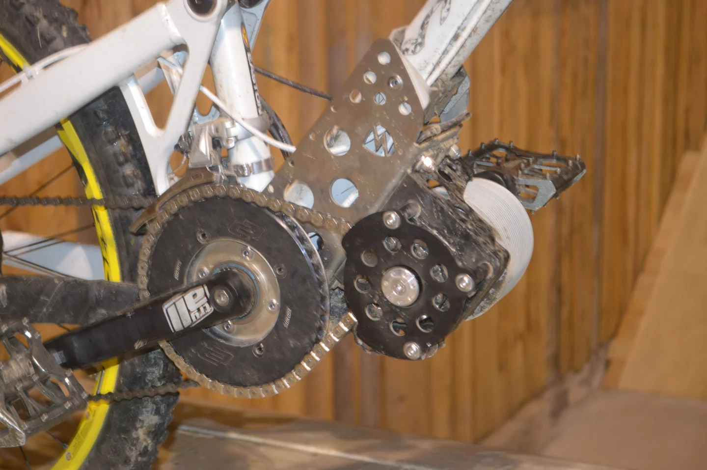 An aluminum case protects the motor from rocks, bumps, drops, etc.